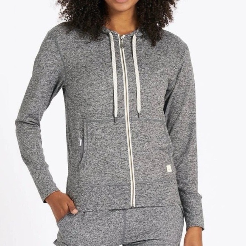 Vuori Halo Performance Hoodie 2.0 in heather grey DreamKnit™ fabric, size S